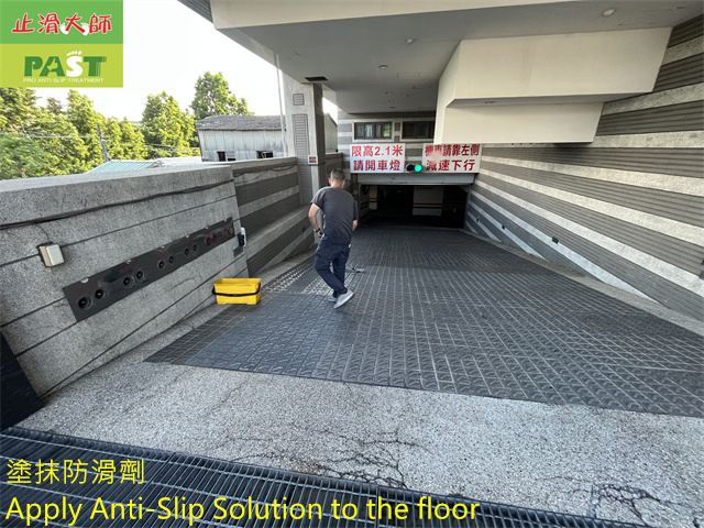 anti-slip construction on the floor