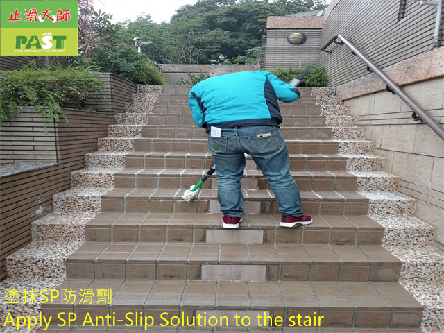 anti-slip construction on the outdoor stair