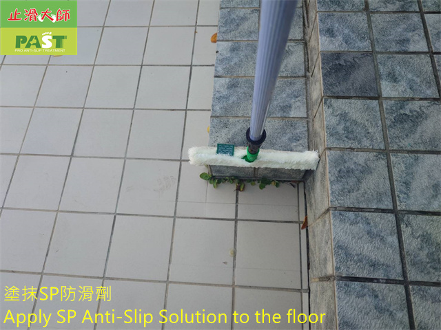 anti-slip construction on the floor