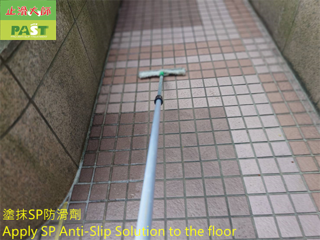 slip-resistant construction on the walkway