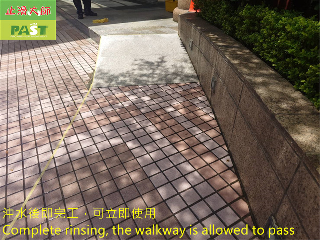 slip-resistant construction on the walkway