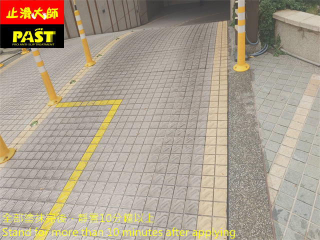 斜坡車道防滑施工