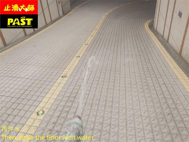 斜坡車道防滑施工