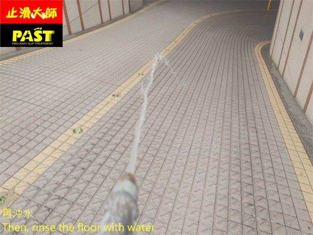 斜坡車道防滑施工