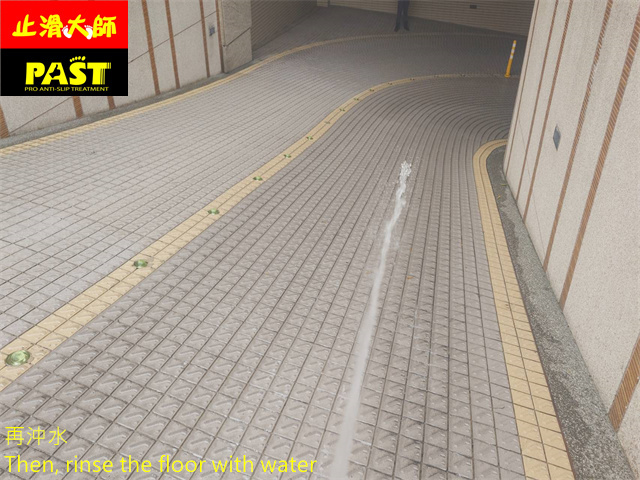 斜坡車道防滑施工