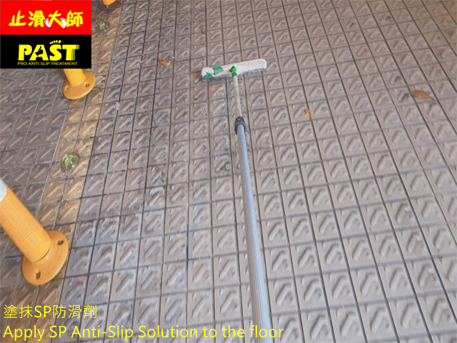 斜坡車道防滑施工