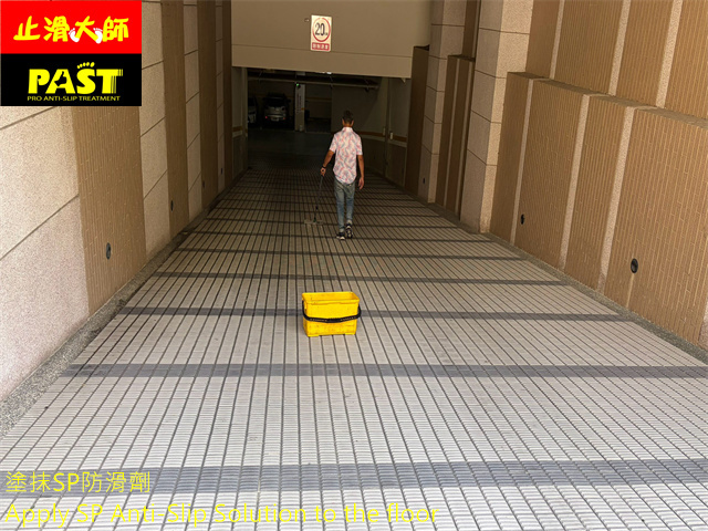 車道四紋磚地面防滑處理